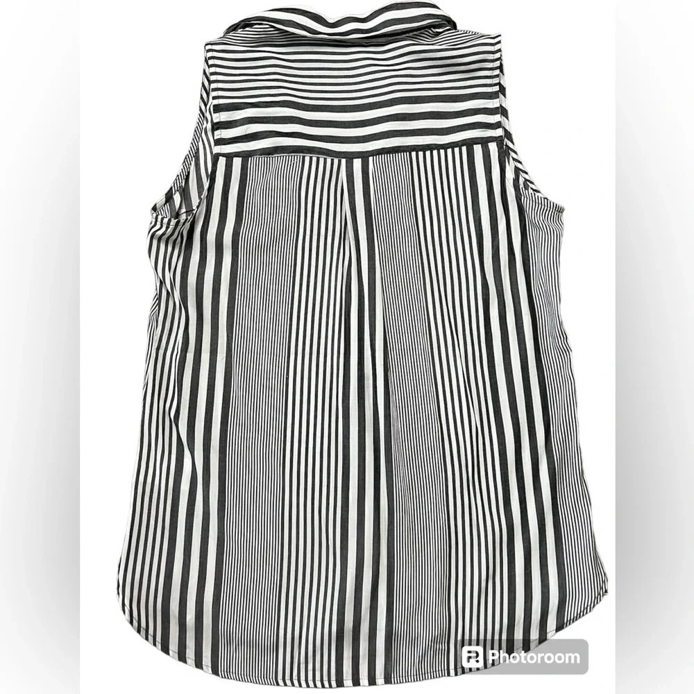 Express Size S Black White Stripe Sleeveless Button Down Blouse Collared Top New - Picture 2 of 4